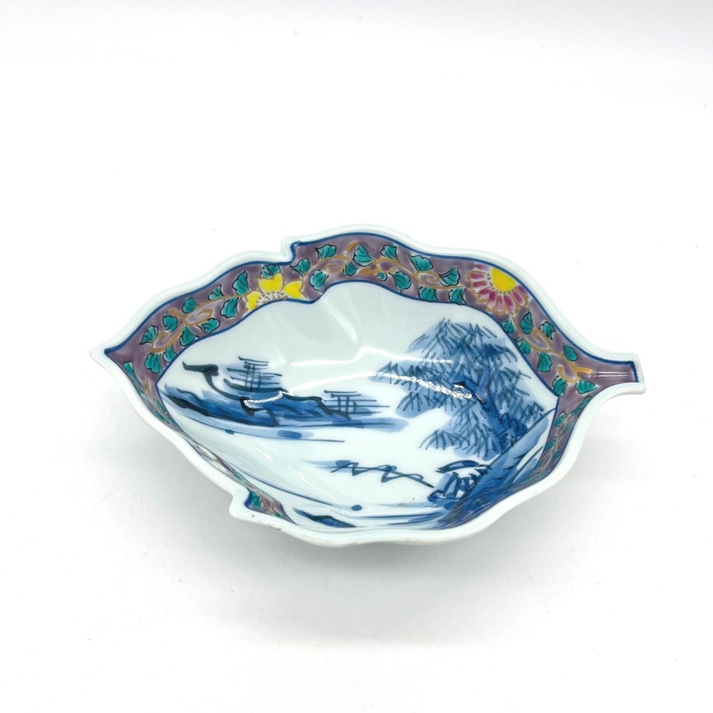 Japanese Porcelain Leaf Shaped Bowl Blue White Landscape Floral Scalloped 6 inch
